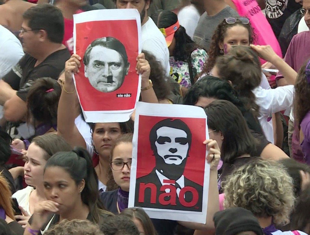 Nuestra bandera jamás será roja